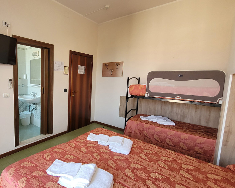 media.Gallery_CameraFamily_HotelRock_LidodiSavio