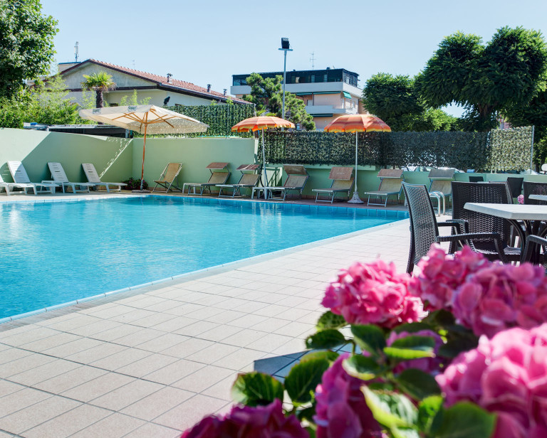 media.Gallery_Piscina_1HotelRock_LidodiSavio