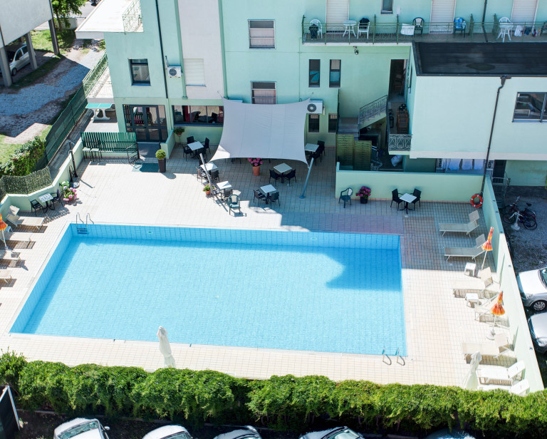 media.Gallery_Piscina_2HotelRock_LidodiSavio
