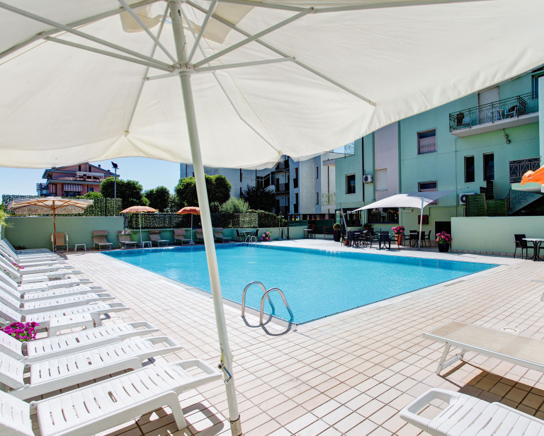 media.Gallery_Piscina_3HotelRock_LidodiSavio