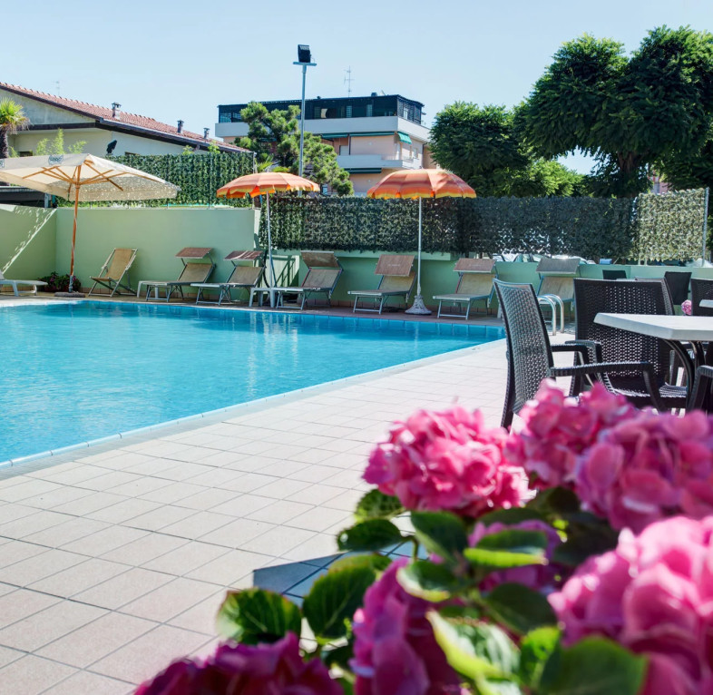 media.Slide_Piscina_3HotelRock_LidodiSavio