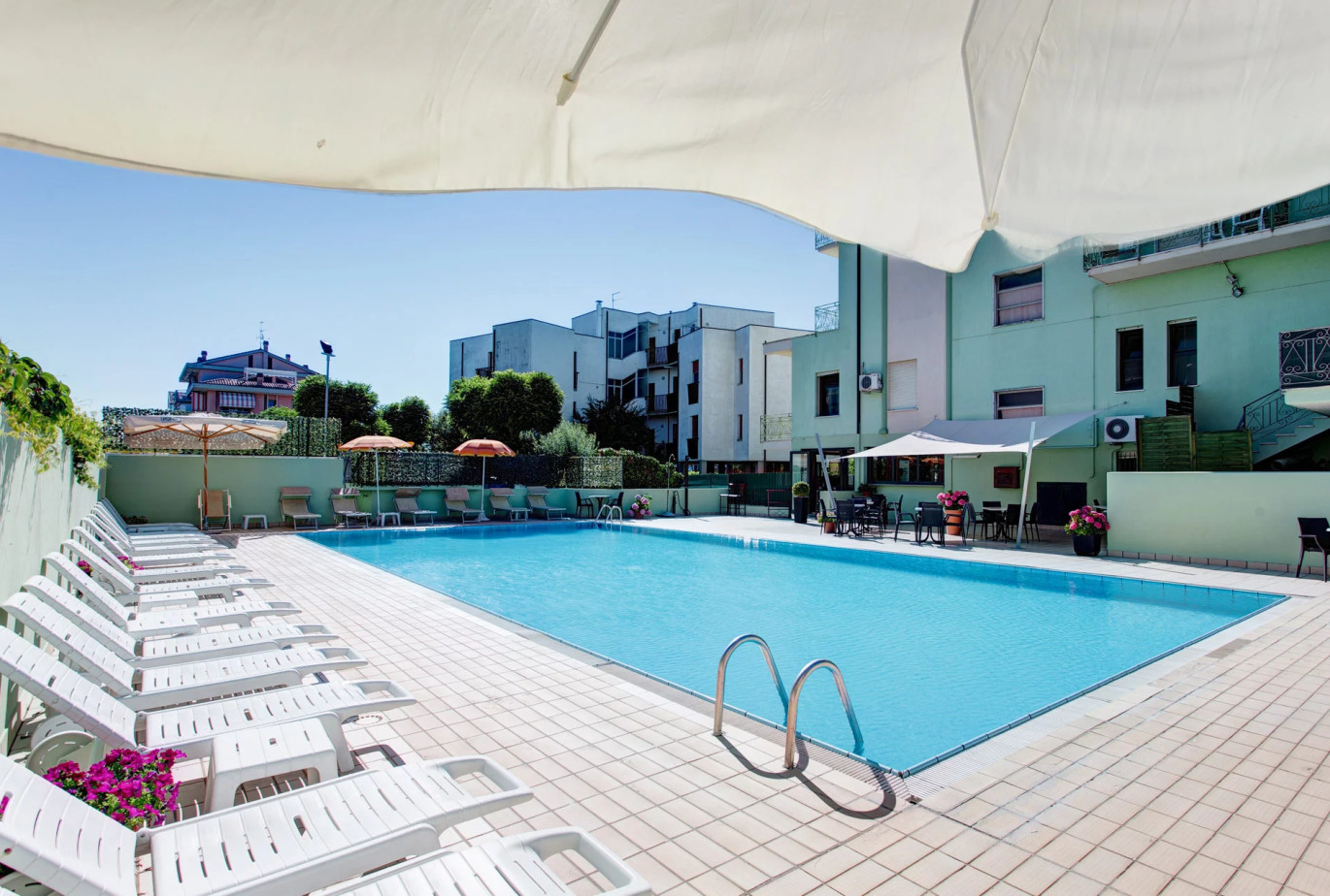 media.Slide_Piscina_1HotelRock_LidodiSavio