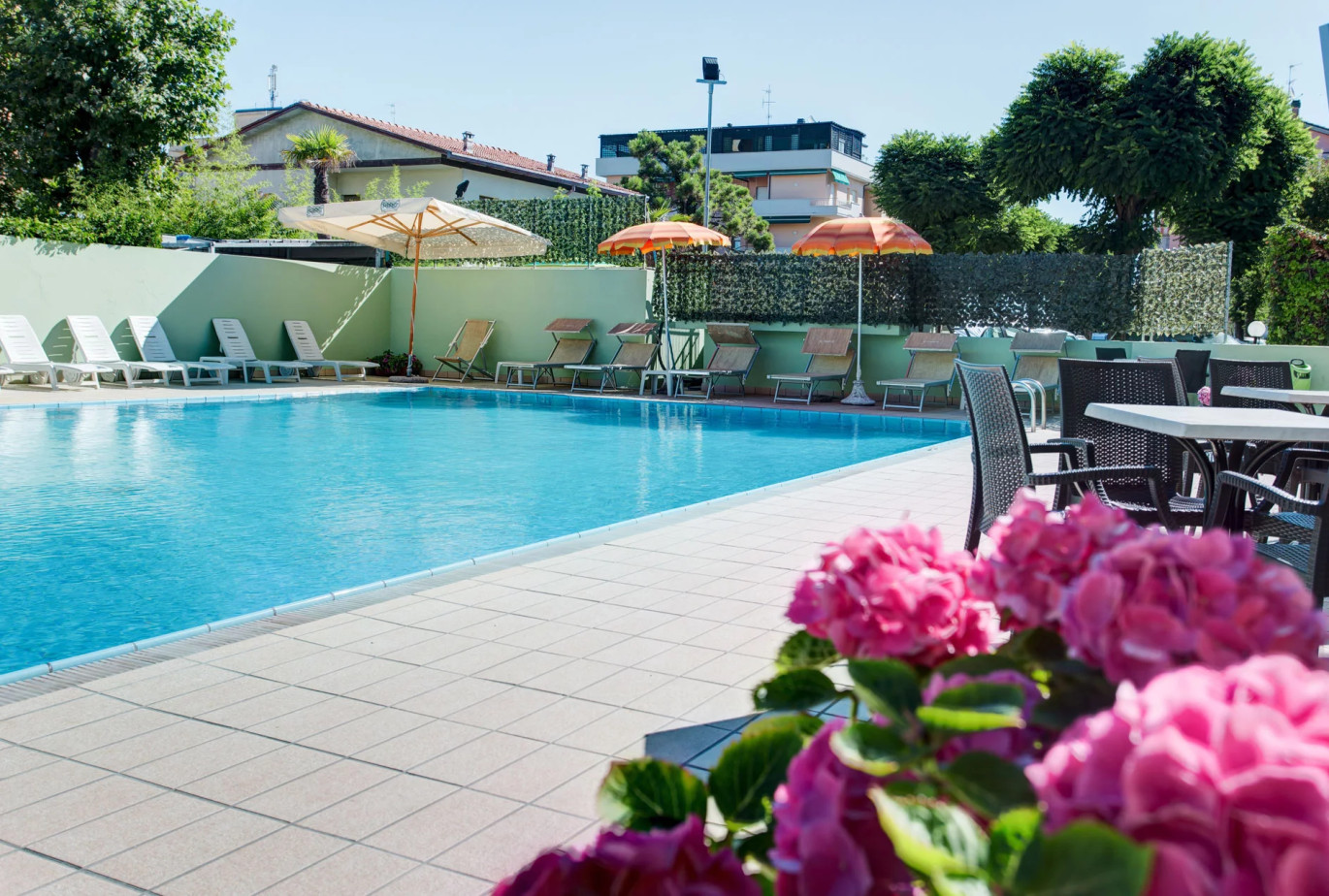 media.Slide_Piscina_3HotelRock_LidodiSavio