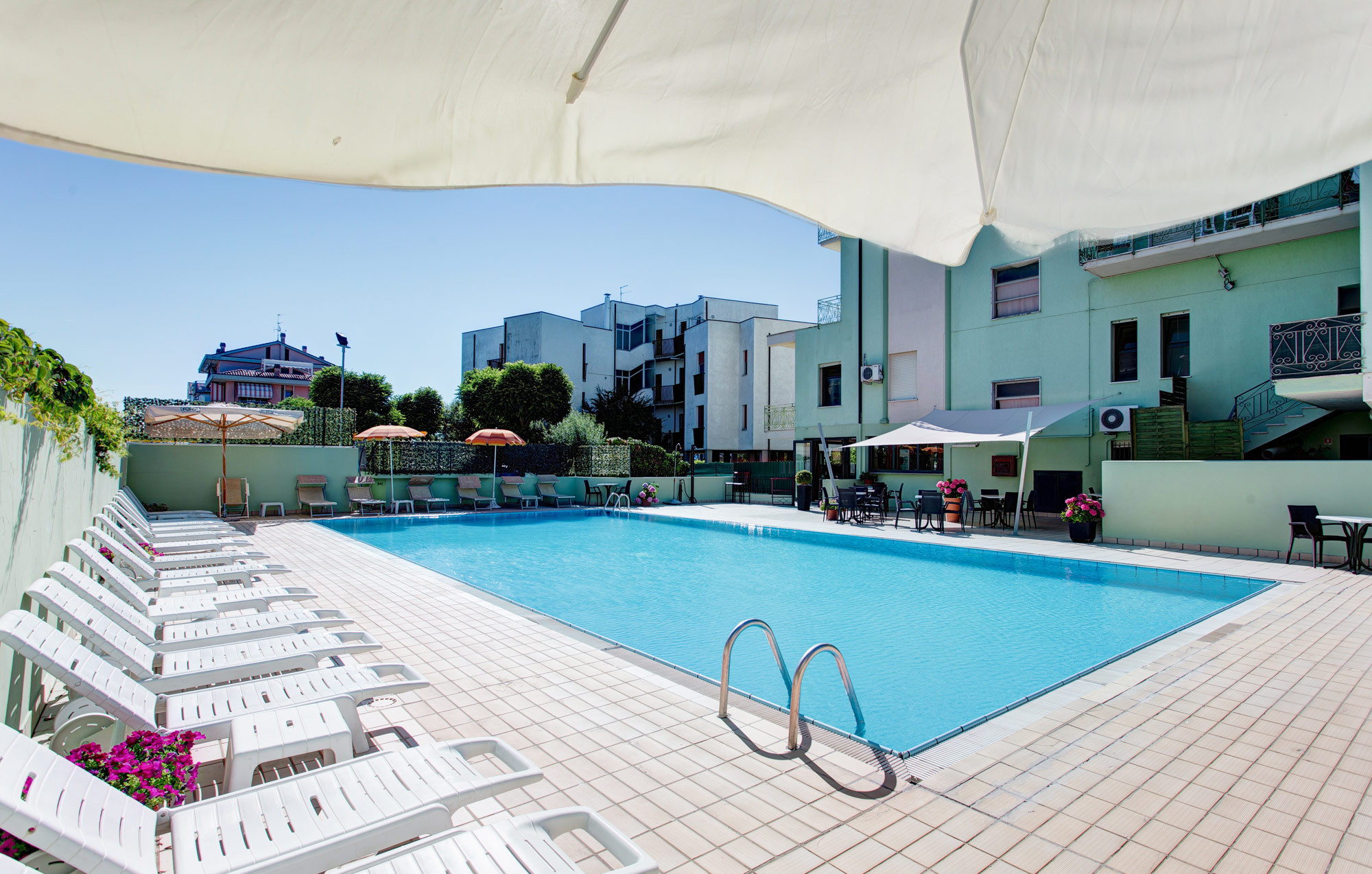 media.Slide_Piscina_1HotelRock_LidodiSavio